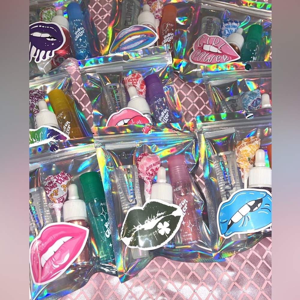 These are are mystery makeup bundles 💖